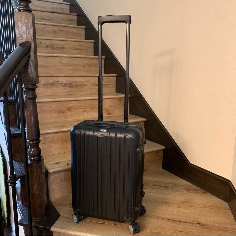 Rimowa Salsa Deluxe Multiwheel 21” Carry On (Essential Cabin S) Matte Black❤️